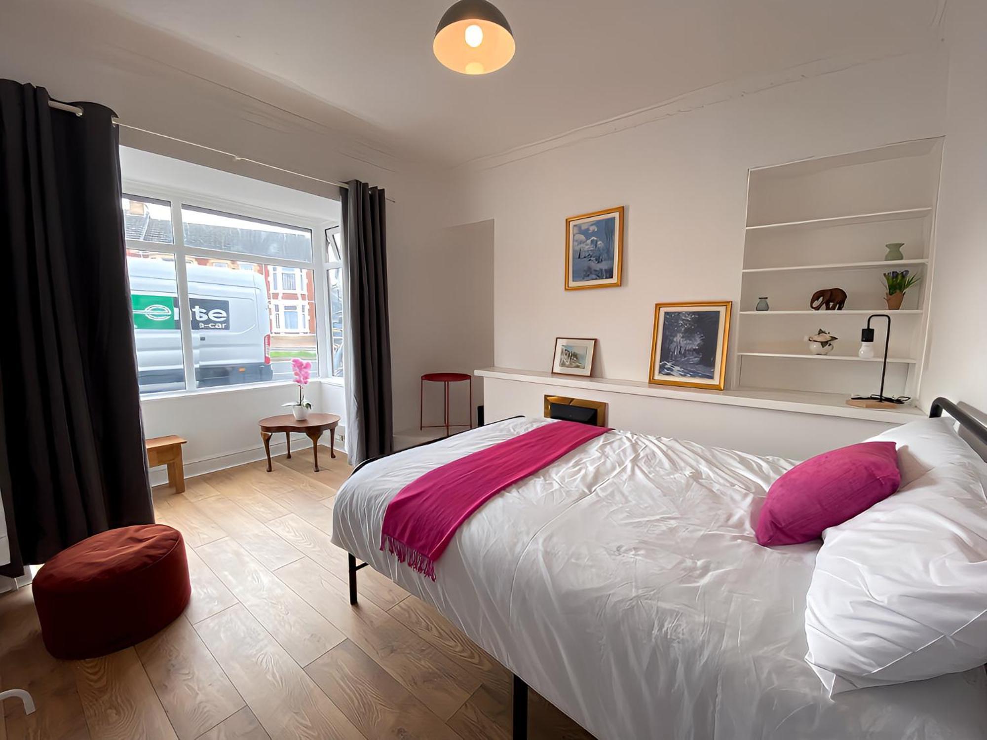 4-Bedroom Home - Perfect For Those Working In Bridgend - By Tailored Accommodation מראה חיצוני תמונה