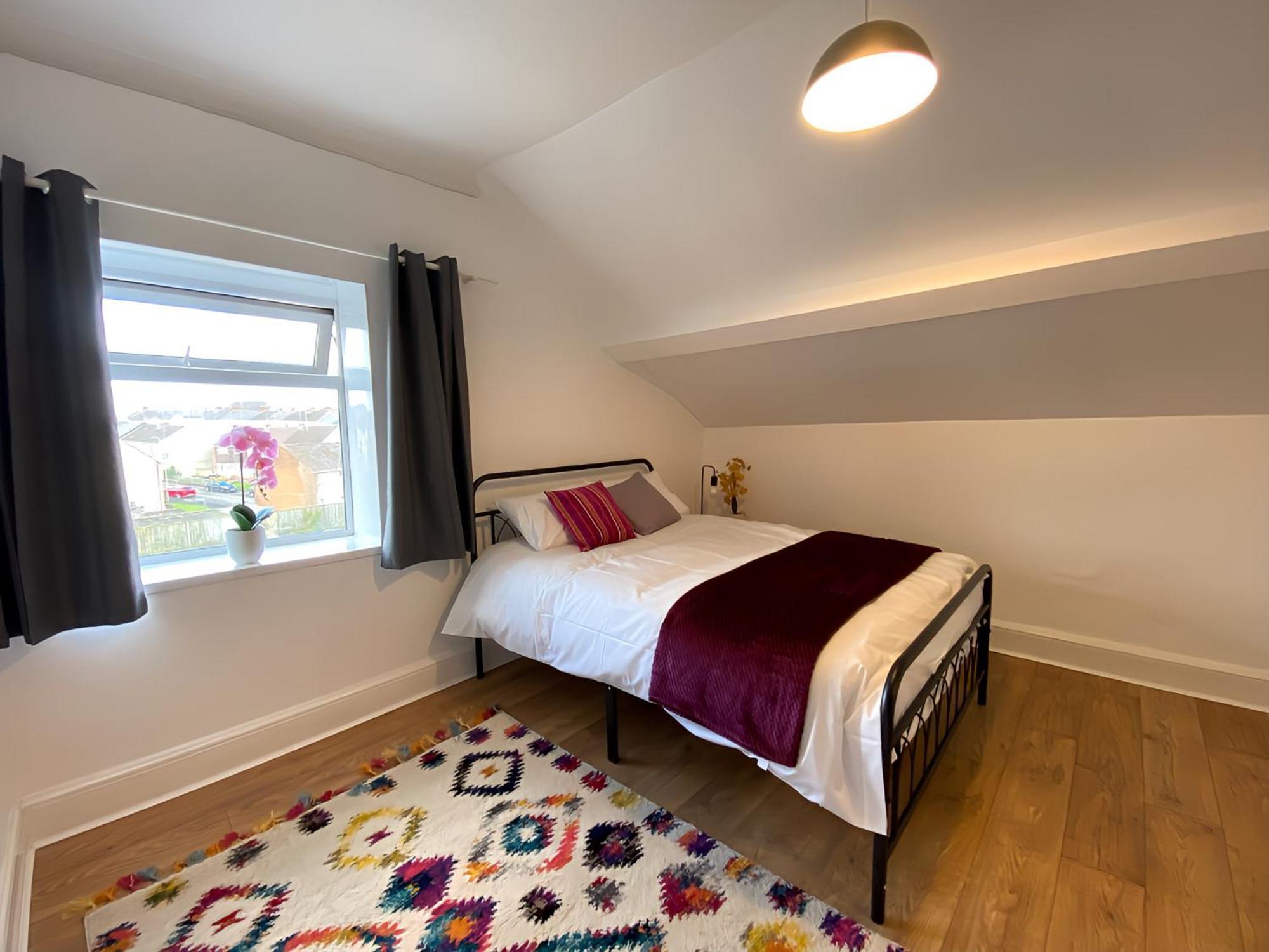 4-Bedroom Home - Perfect For Those Working In Bridgend - By Tailored Accommodation מראה חיצוני תמונה